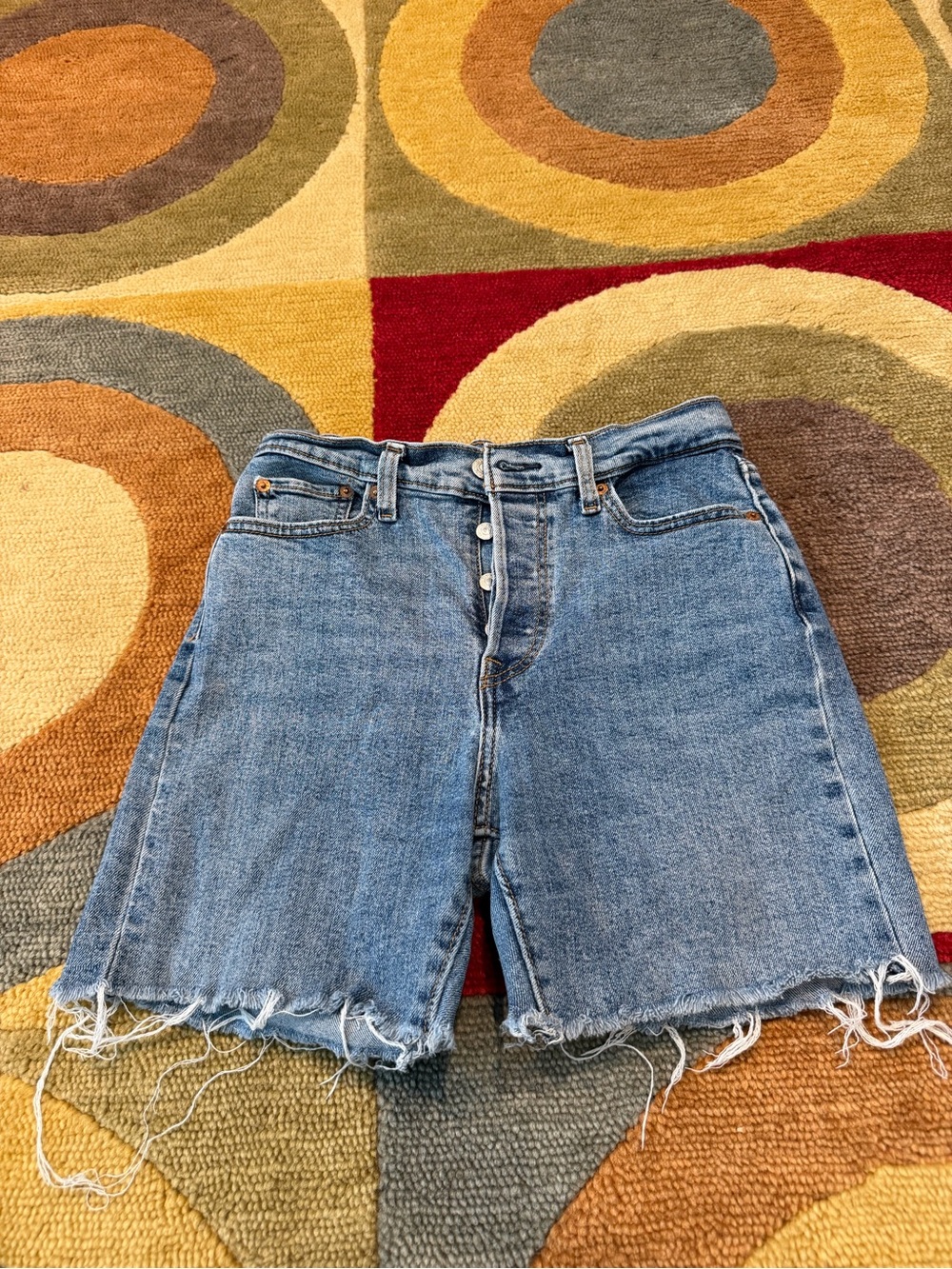 Levi’s Wedgie Straight 6” Inseam Midi Denim Jean Shorts High Rise Size 28 Waist